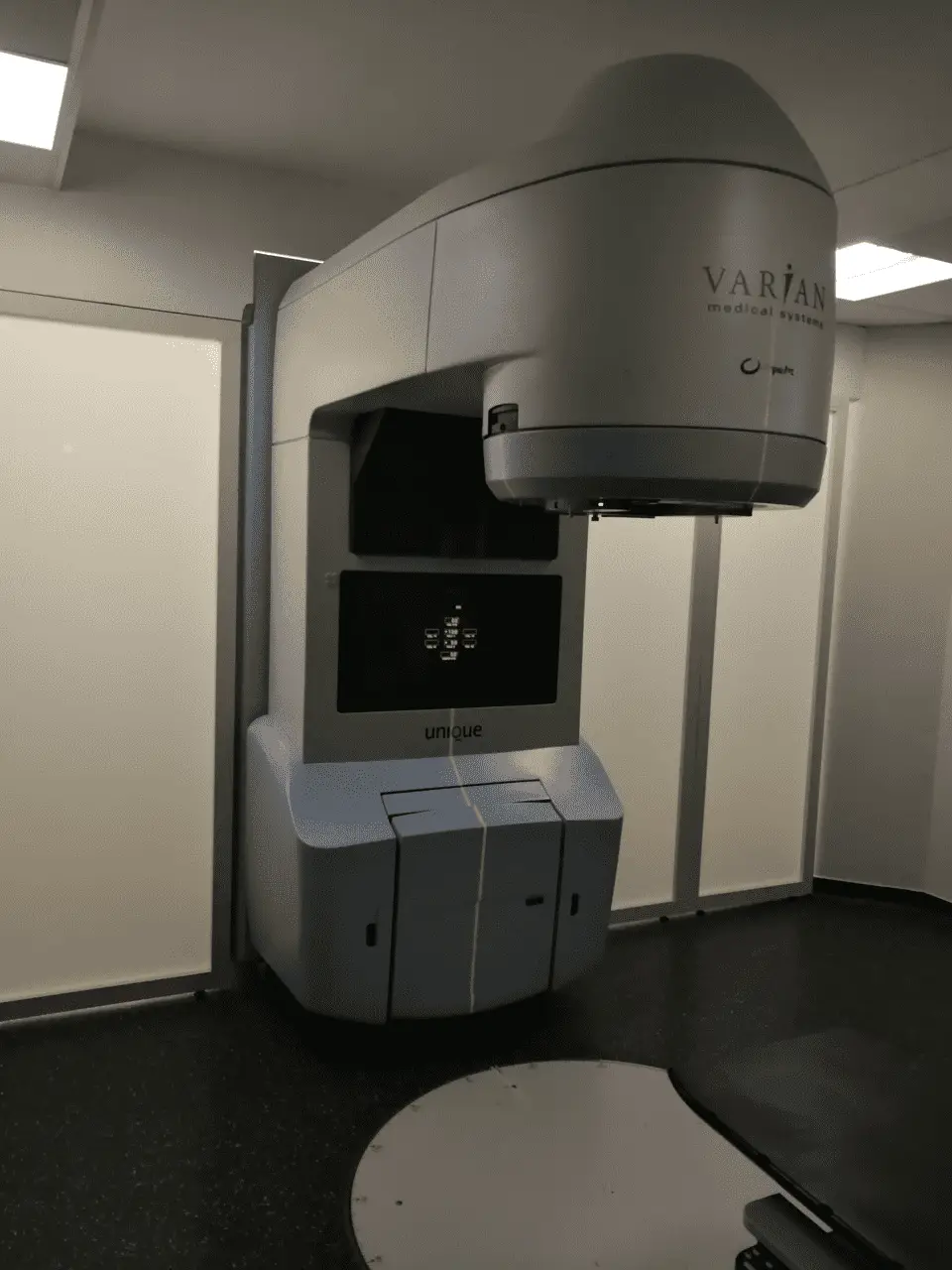 Used Varian Unique Linear Accelerators 18I21