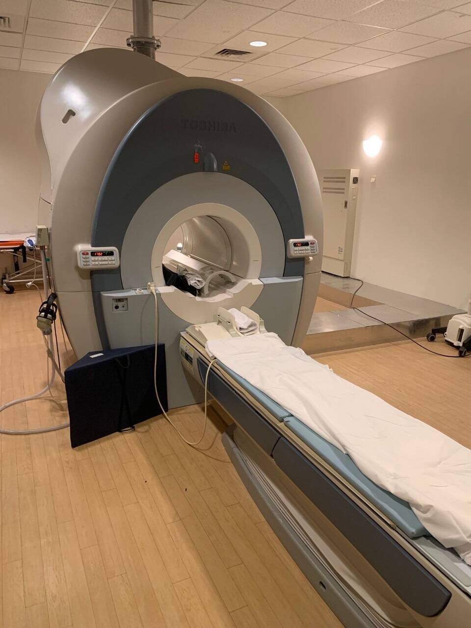 Toshiba Excelart Vantage XGV MRI Systems