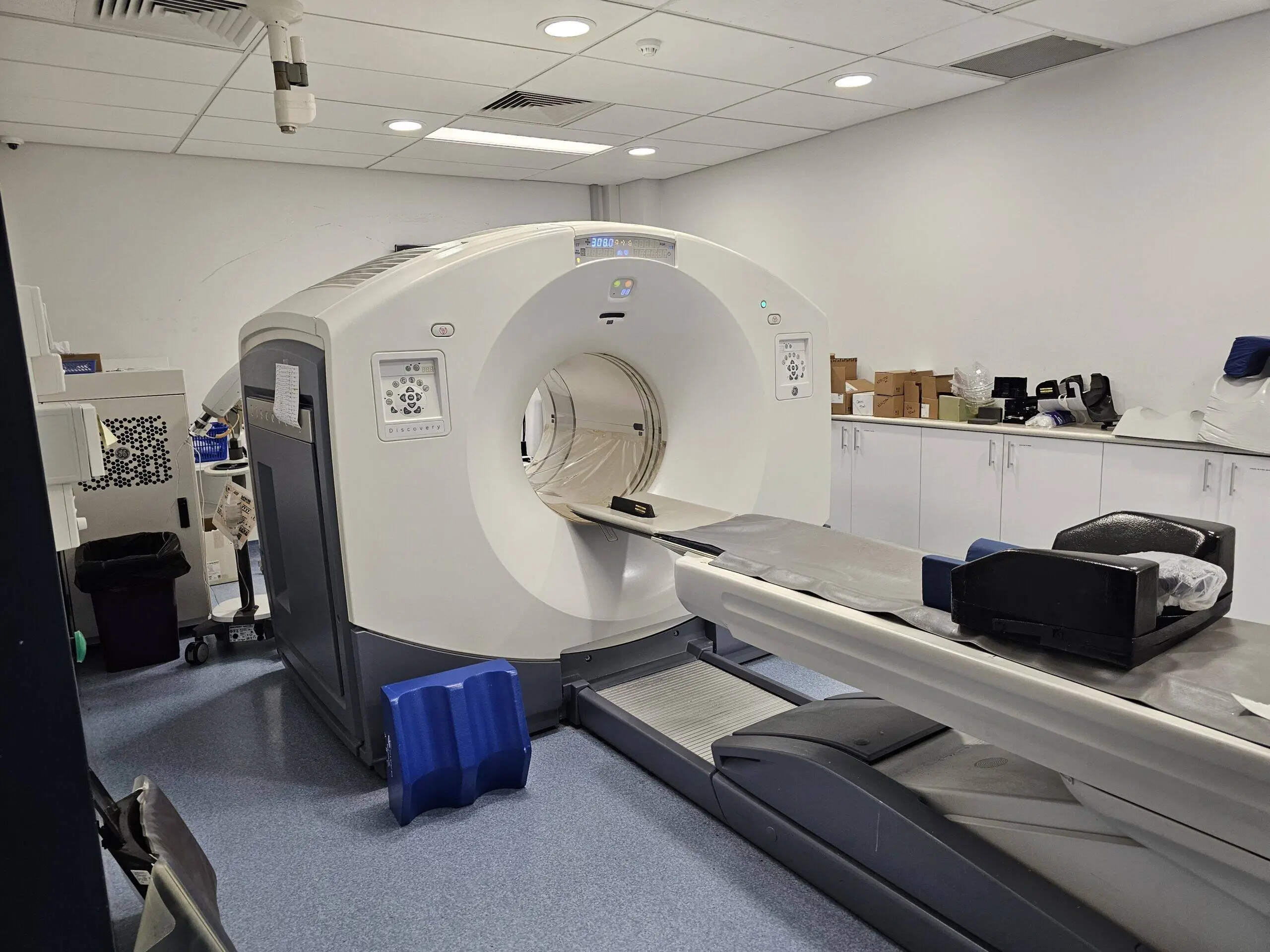 GE Discovery 690 64 Slice PET/CT Scanner
