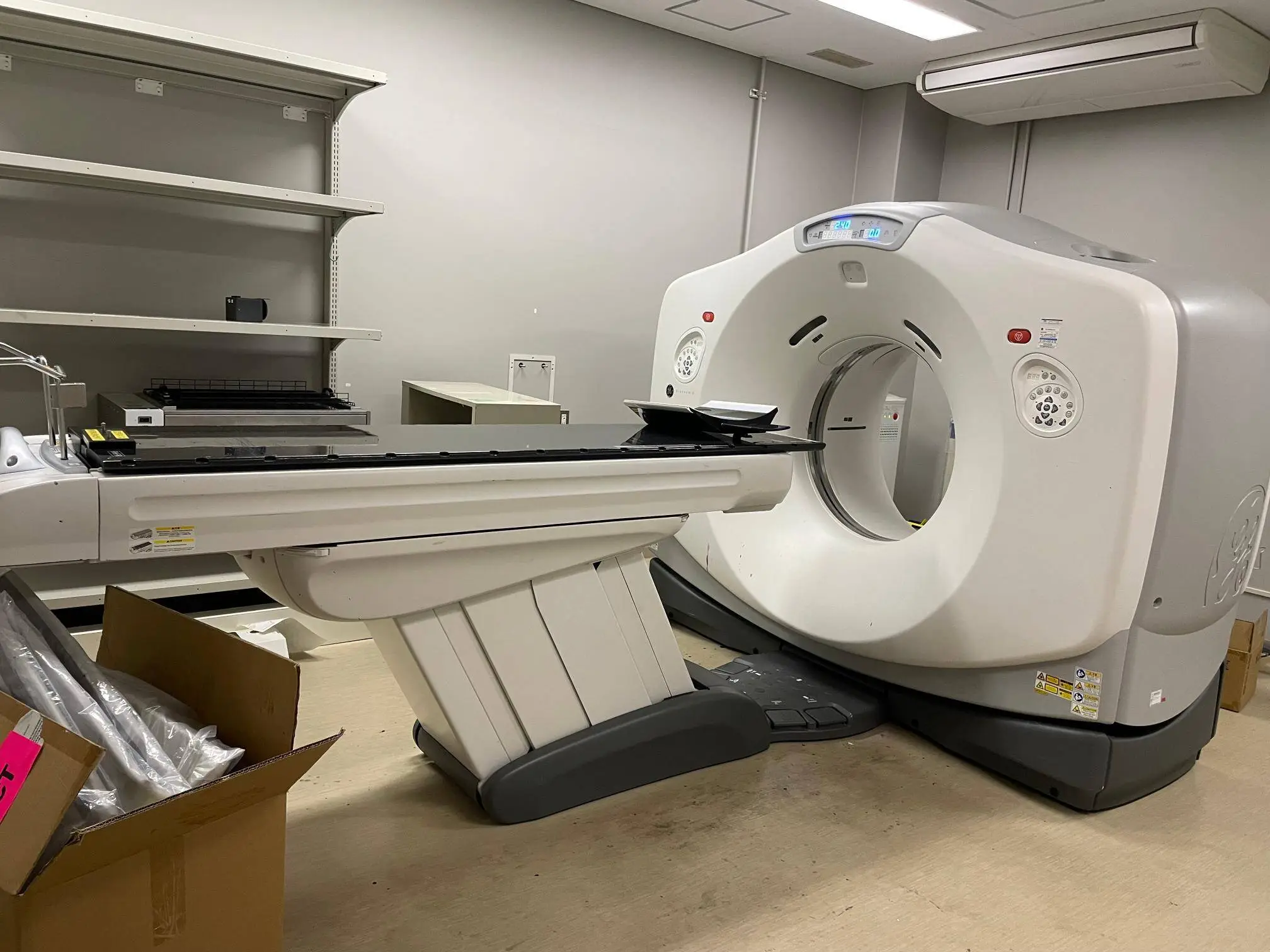 GE Discovery CT590 RT CT Scanner