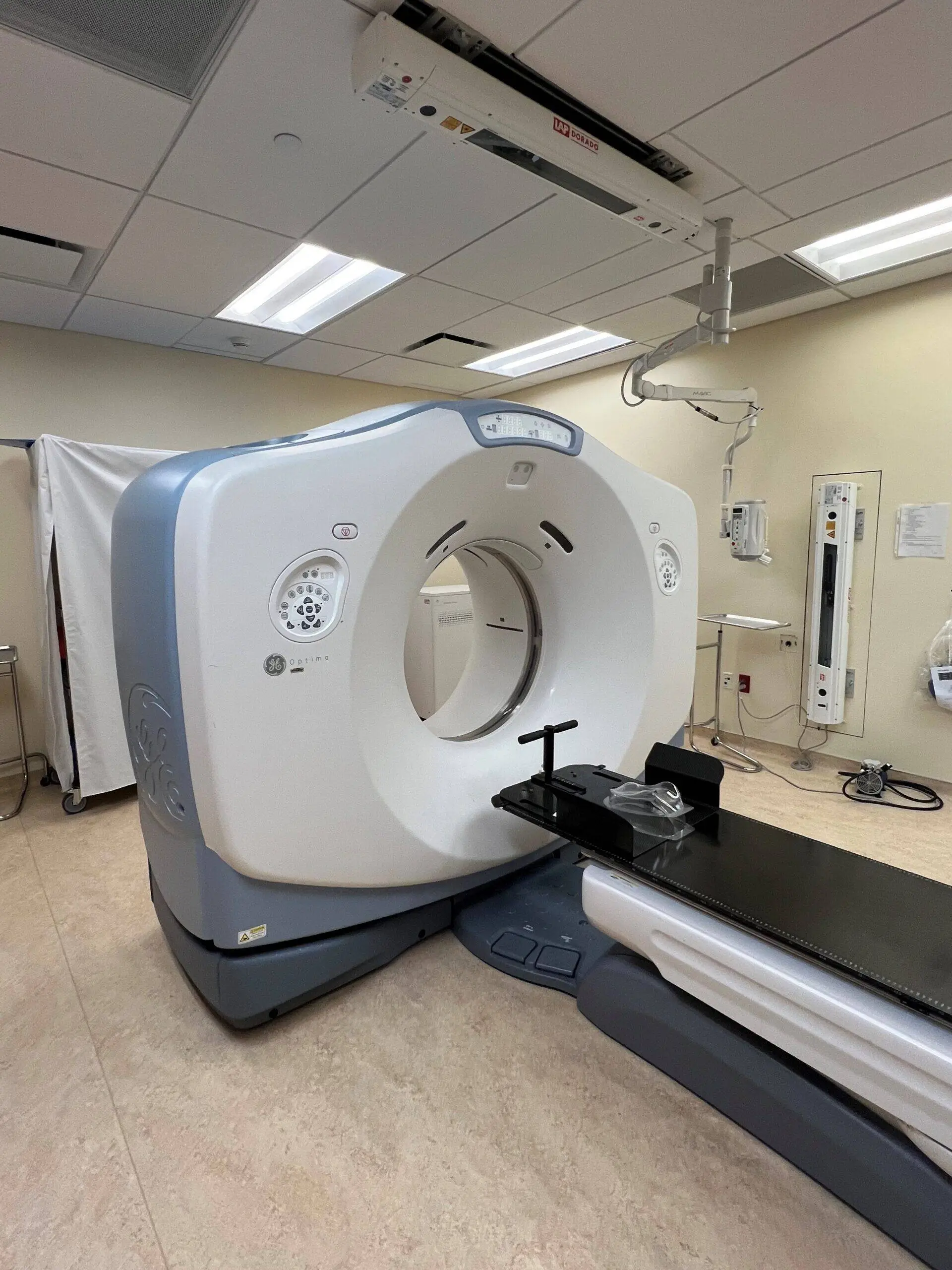 GE Discovery 590 RT CT Scanner