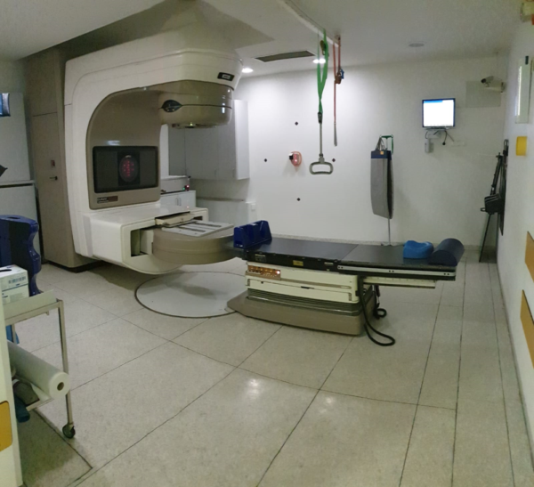 Used Varian 600CD Linear Accelerators 19H29