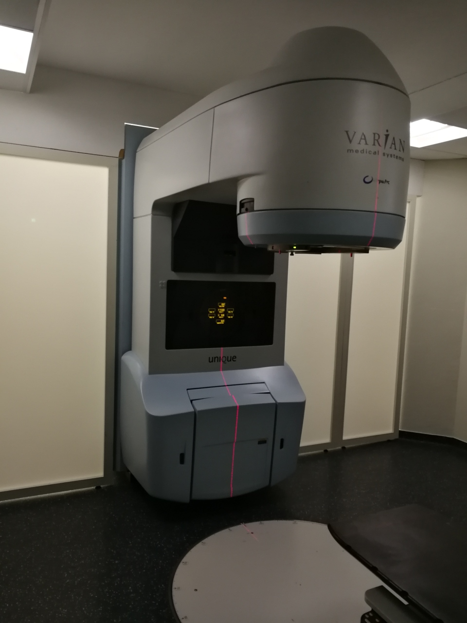 Used Varian Unique Linear Accelerators 18I21