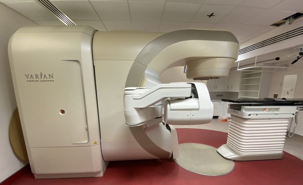 Sideview of Siemens Healthineers Varian TrueBeam Linear Accelerator