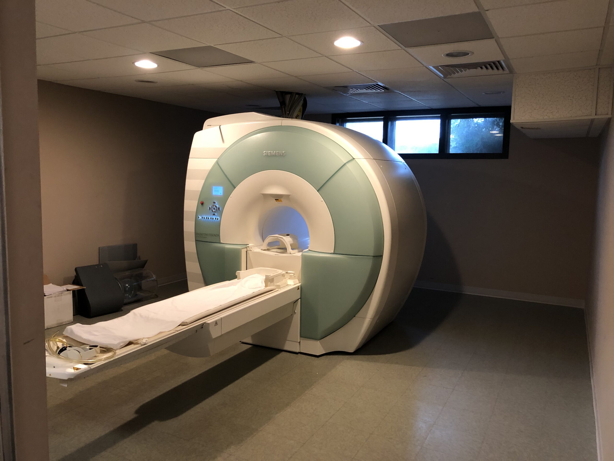Siemens Magnetom Essenza MRI Scanner