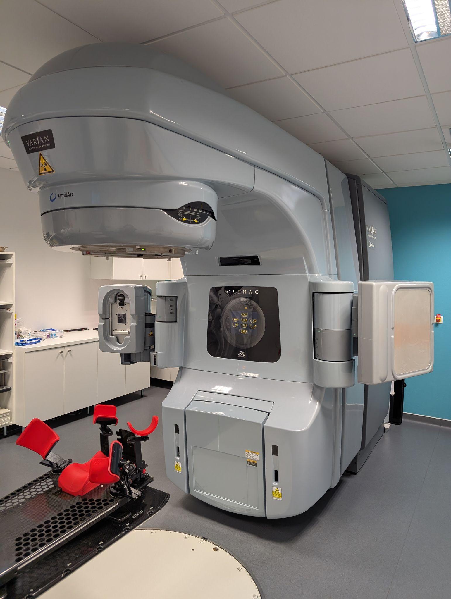 Varian Clinac iX Linear Accelerator